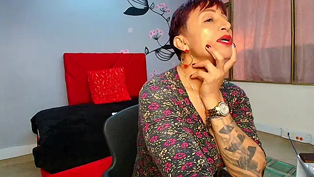 Snapshot of Charlotte__Gray chatting on 10-05-25, 03:49 Charlotte Gray online show from 10-05-25, 03:49