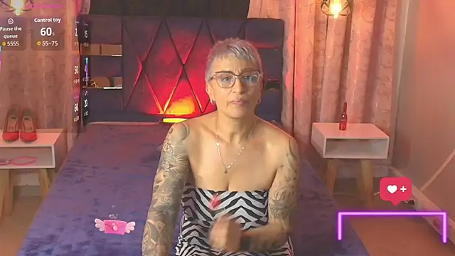 Snapshot of Charlotte__Gray chatting on 11-21-25, 12:43 Charlotte Gray online show from 11-21-25, 12:43