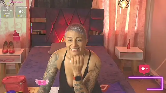 Snapshot of Charlotte__Gray chatting on 11-21-25, 12:48 Charlotte Gray online show from 11-21-25, 12:48