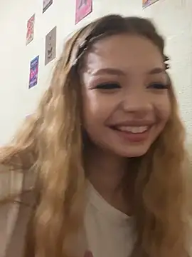 Snapshot of _Siennaaa_ chatting on 10-11-25, 09:02 Siennaaa online show from 10-11-25, 09:02