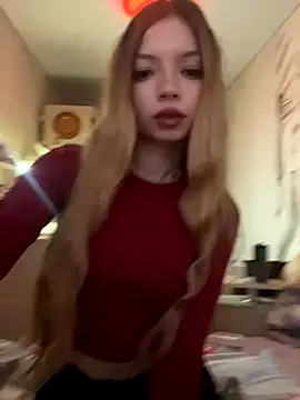 Snapshot of _Siennaaa_ chatting on 10-20-25, 02:39 Siennaaa online show from 10-20-25, 02:39