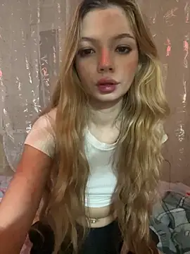 Snapshot of _Siennaaa_ chatting on 10-21-25, 04:51 Siennaaa online show from 10-21-25, 04:51