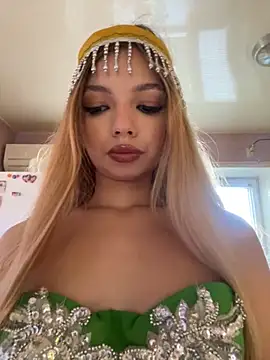 Snapshot of _Siennaaa_ chatting on 11-03-25, 12:06 Siennaaa online show from 11-03-25, 12:06