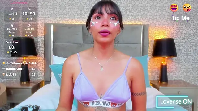 Snapshot of KoralBlum chatting on 10-25-25, 01:57 KoralBlum online show from 10-25-25, 01:57