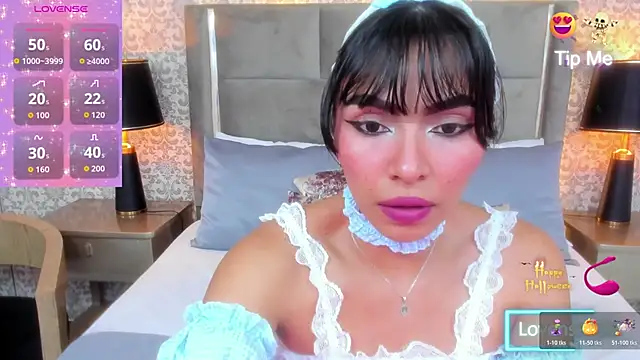 Snapshot of KoralBlum chatting on 10-31-25, 01:06 KoralBlum online show from 10-31-25, 01:06