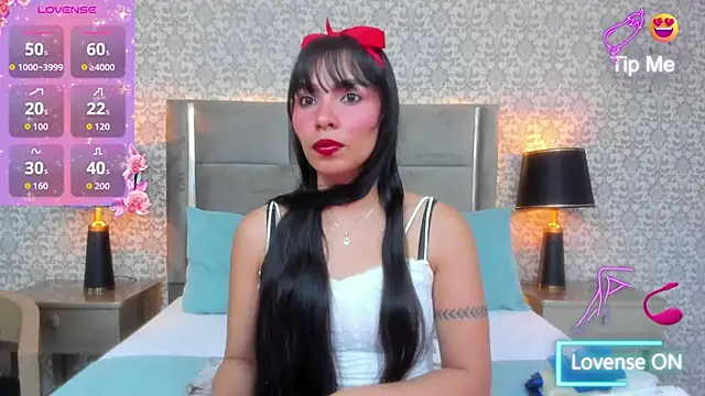 Snapshot of KoralBlum chatting on 11-15-25, 01:25 KoralBlum online show from 11-15-25, 01:25