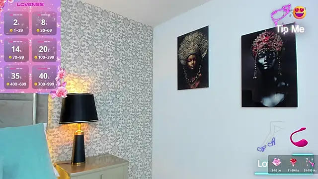 Snapshot of KoralBlum chatting on 11-17-25, 01:55 KoralBlum online show from 11-17-25, 01:55