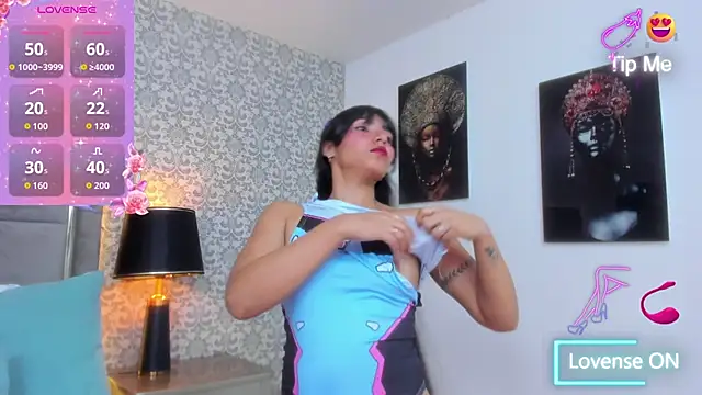 Snapshot of KoralBlum chatting on 11-26-25, 01:39 KoralBlum online show from 11-26-25, 01:39