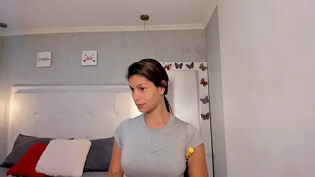 Snapshot of is_a_bell chatting on 10-15-25, 01:22 is a bell online show from 10-15-25, 01:22