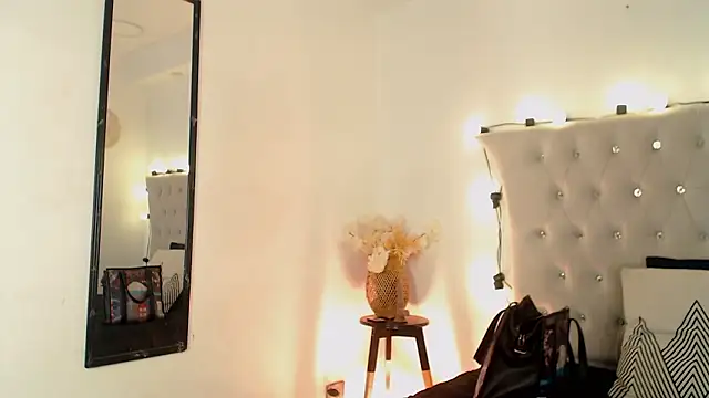 Snapshot of GloryShine chatting on 01-15-26, 12:54 GloryShine online show from 01-15-26, 12:54