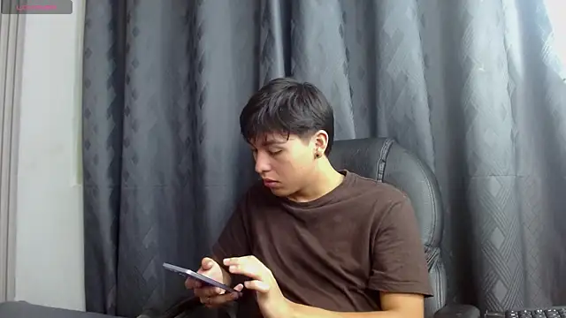 Snapshot of StiwenTwink chatting on 07-11-26, 01:14 StiwenTwink online show from 07-11-26, 01:14