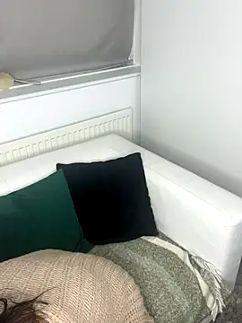 Snapshot of LolaReaX chatting on 10-17-25, 07:11 LolaReaX online show from 10-17-25, 07:11