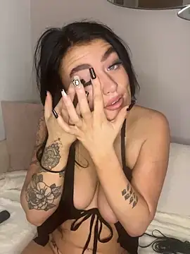 LolaReaX online show from 11-05-25, 06:13