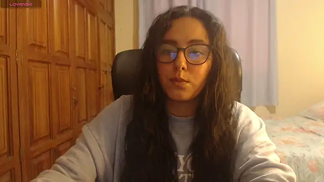 Venus cat  online show from 12-18-25, 10:49