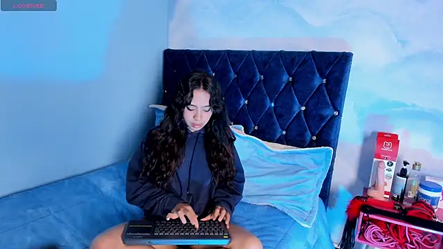 laylaa fox online show from 10-08-25, 07:44