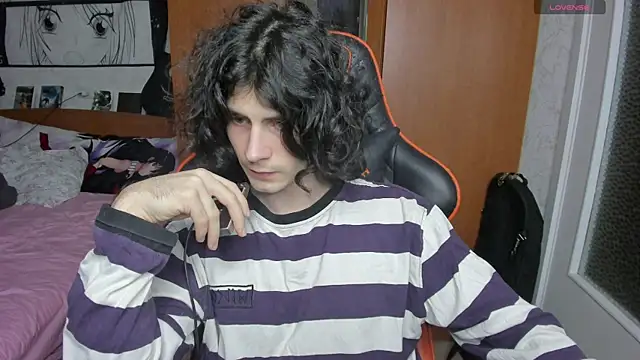 Snapshot of Rakimaru_ chatting on 12-16-25, 01:16 Rakimaru online show from 12-16-25, 01:16