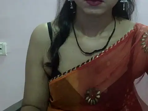 Snapshot of Laila_Cute chatting on 06-29-26, 04:29 Laila Cute online show from 06-29-26, 04:29