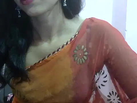 Snapshot of Laila_Cute chatting on 07-17-26, 04:01 Laila Cute online show from 07-17-26, 04:01