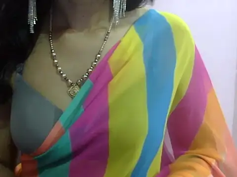 Snapshot of Laila_Cute chatting on 07-24-26, 05:00 Laila Cute online show from 07-24-26, 05:00
