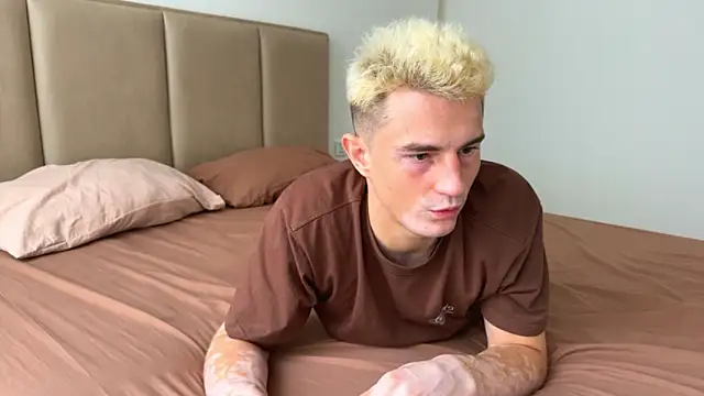 YummyGann online show from 12-23-25, 04:32