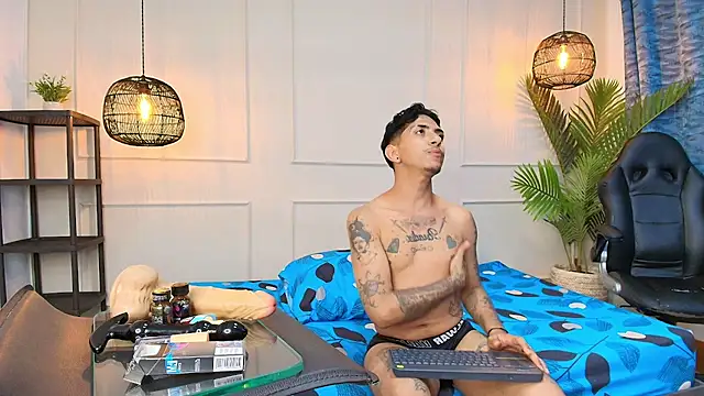 fkenneth macias online show from 10-10-25, 04:00