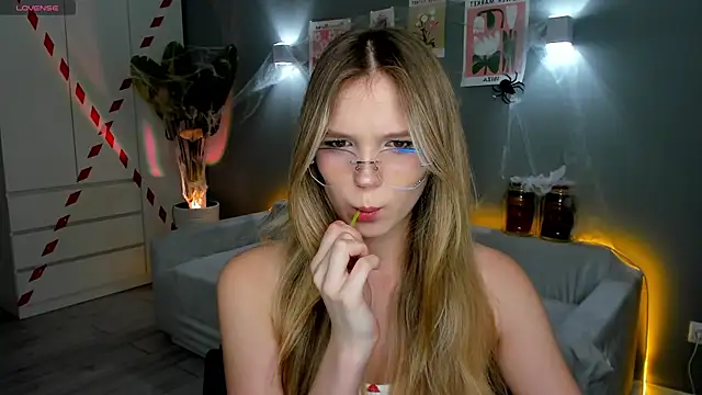 linakorvin online show from 10-29-25, 01:24