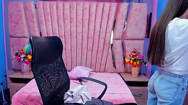 sarah sweett  online show from 02-18-26, 02:46