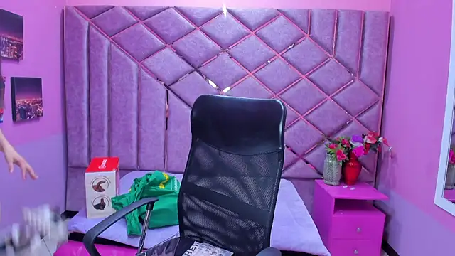 sarah sweett  online show from 04-09-26, 02:55