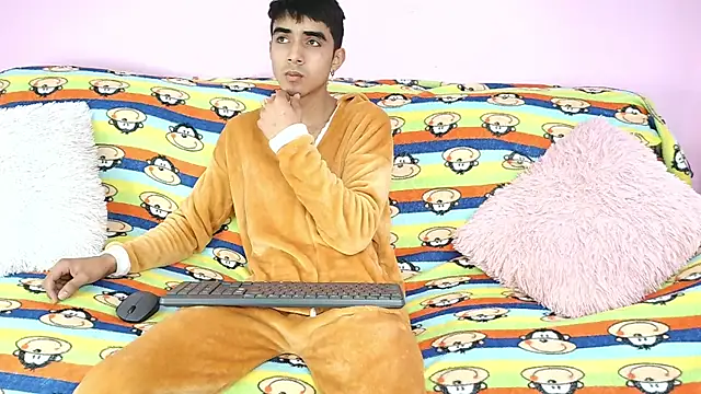 Hottie Guy online show from 10-09-25, 03:21