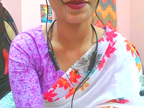 Snapshot of night_queeen7 chatting on 12-21-25, 06:15 night queeen7 online show from 12-21-25, 06:15