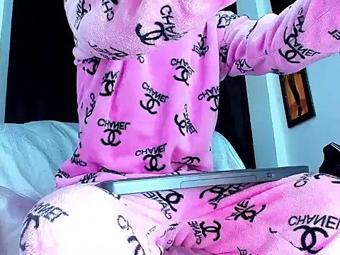 Snapshot of Brookjhonson chatting on 10-08-25, 02:47 Brookjhonson online show from 10-08-25, 02:47