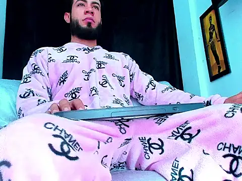 Snapshot of Brookjhonson chatting on 10-13-25, 02:50 Brookjhonson online show from 10-13-25, 02:50