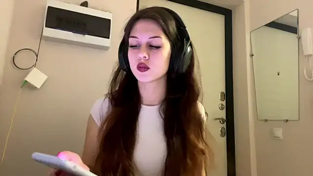 Snapshot of Nayra_flash chatting on 10-08-25, 06:55 Nayra flash online show from 10-08-25, 06:55