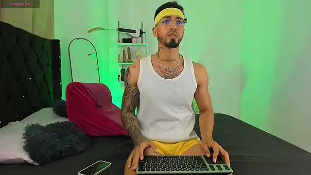 Snapshot of _Duriel chatting on 10-02-25, 04:03 Duriel online show from 10-02-25, 04:03