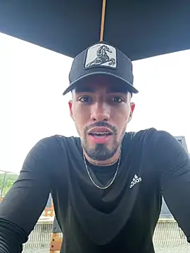 Snapshot of _Duriel chatting on 02-25-26, 05:00 Duriel online show from 02-25-26, 05:00