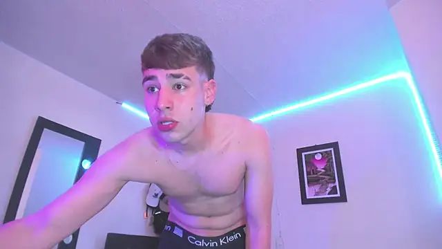 Snapshot of PapiNoha chatting on 10-18-25, 08:42 PapiNoha online show from 10-18-25, 08:42