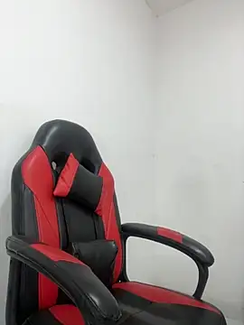 Snapshot of Olivia_Rousett chatting on 11-25-25, 08:53 Olivia Rousett online show from 11-25-25, 08:53