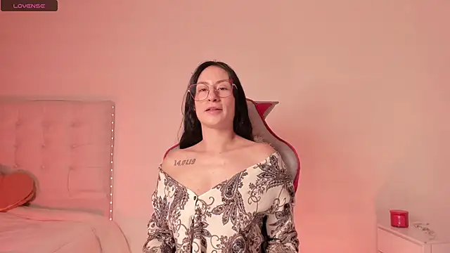 Snapshot of clover_tter_ chatting on 11-09-25, 10:35 clover tter online show from 11-09-25, 10:35