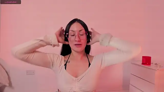 Snapshot of clover_tter_ chatting on 11-12-25, 04:07 clover tter online show from 11-12-25, 04:07