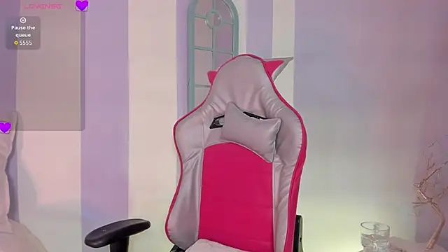 Snapshot of clover_tter_ chatting on 11-27-25, 12:35 clover tter online show from 11-27-25, 12:35