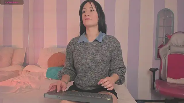 Snapshot of clover_tter_ chatting on 11-28-25, 07:16 clover tter online show from 11-28-25, 07:16