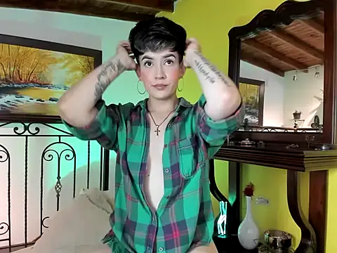 Snapshot of Zulyhenao chatting on 10-28-25, 03:21 Zulyhenao online show from 10-28-25, 03:21