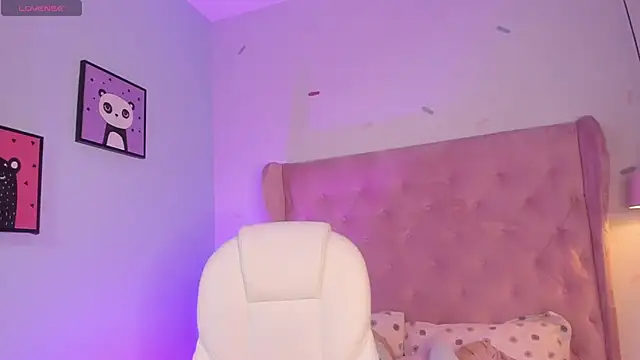 Snapshot of Vanelope_evanss chatting on 12-22-25, 01:19 Vanelope evanss online show from 12-22-25, 01:19