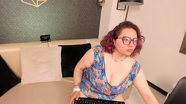 Snapshot of sam_von_tess chatting on 10-03-25, 03:47 sam von tess online show from 10-03-25, 03:47