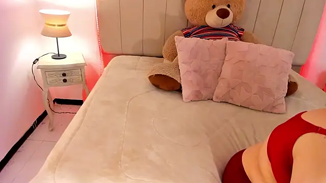 Snapshot of sam_von_tess chatting on 10-28-25, 04:27 sam von tess online show from 10-28-25, 04:27