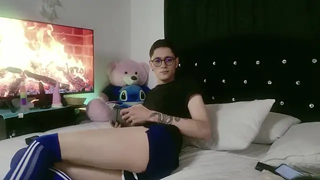 Tyler cat online show from 10-17-25, 11:35