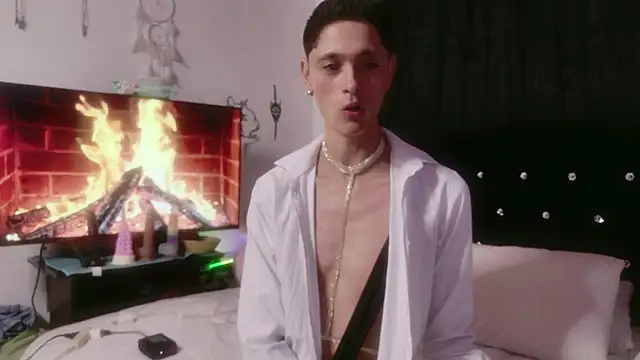 Tyler cat online show from 11-08-25, 07:34