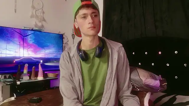 Tyler cat online show from 11-23-25, 04:18