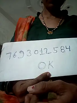 Snapshot of Mona7070 chatting on 10-16-25, 02:29 Mona7070 online show from 10-16-25, 02:29