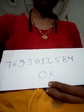 Snapshot of Mona7070 chatting on 10-17-25, 03:36 Mona7070 online show from 10-17-25, 03:36